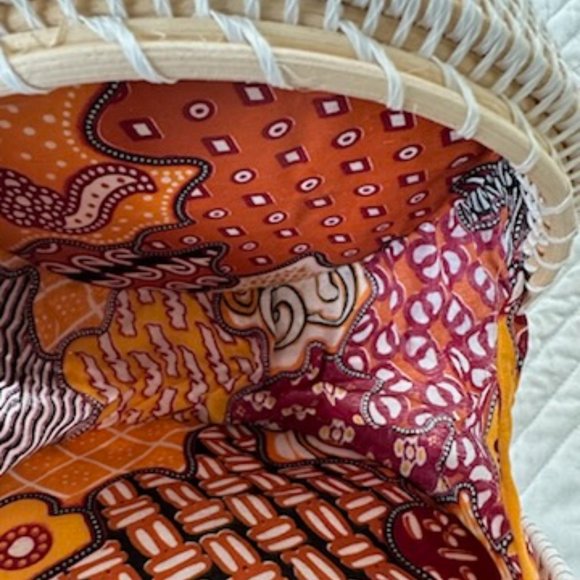 Stylish White and Tan Crossbody Bag - Picture 4 of 4